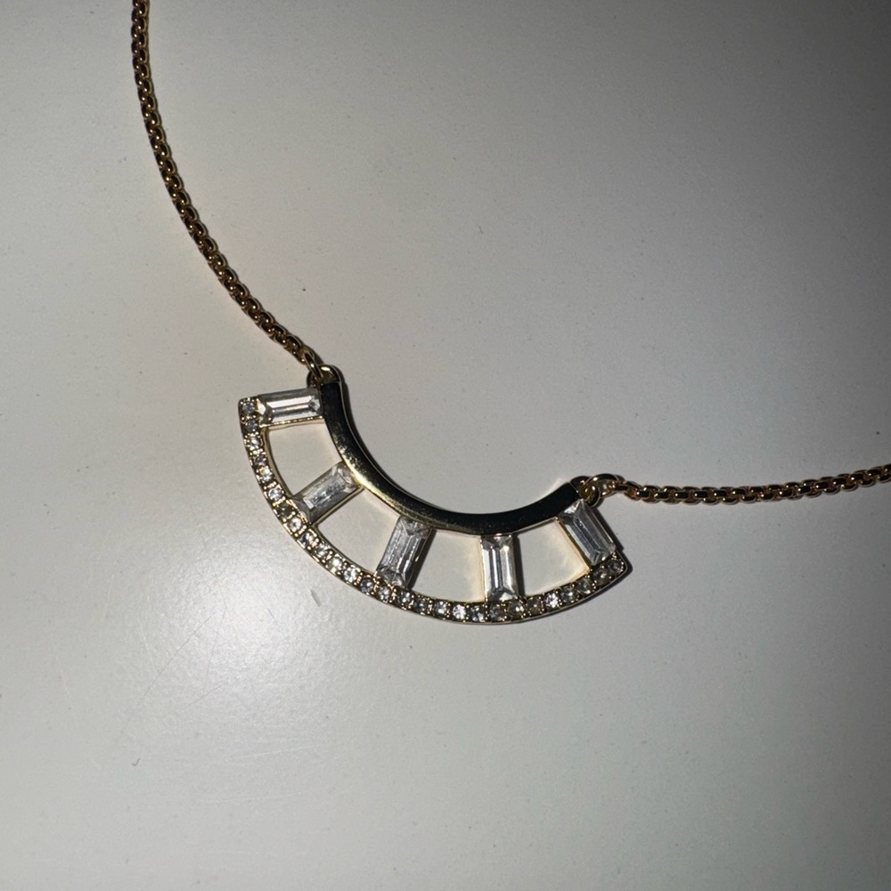 Gold Pendant Necklace